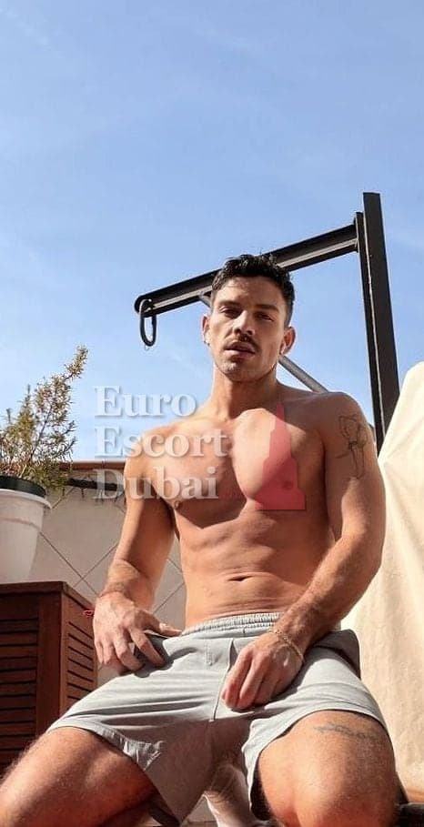 Jorge, 29, escort in Dubai — 170 cm, black hair (photo 2 of 6)