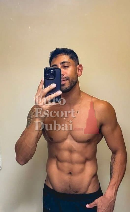 Elijah, 28, escort in Dubai — 185 cm, black hair (photo 4 of 13)