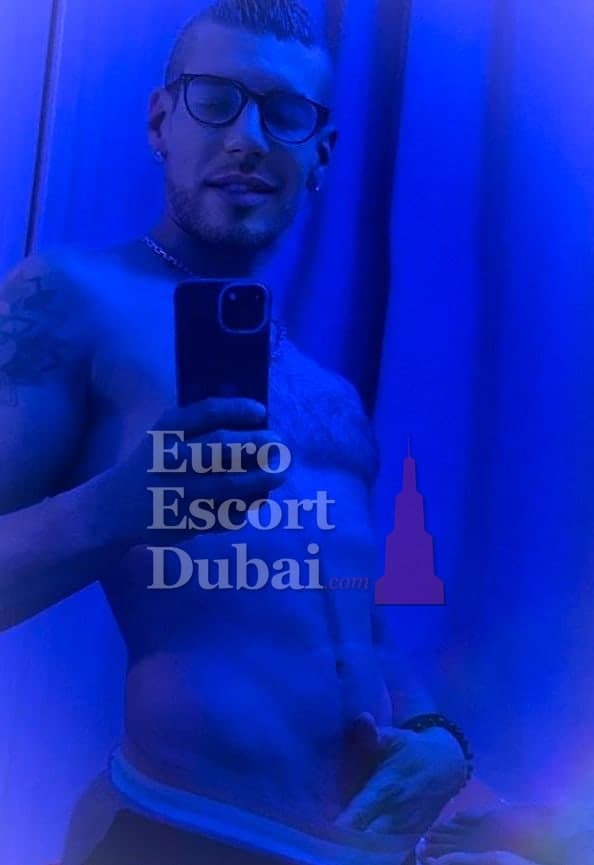 Gabriel, 38, escort in Dubai — brown hair, 183 cm (photo 11 of 13)