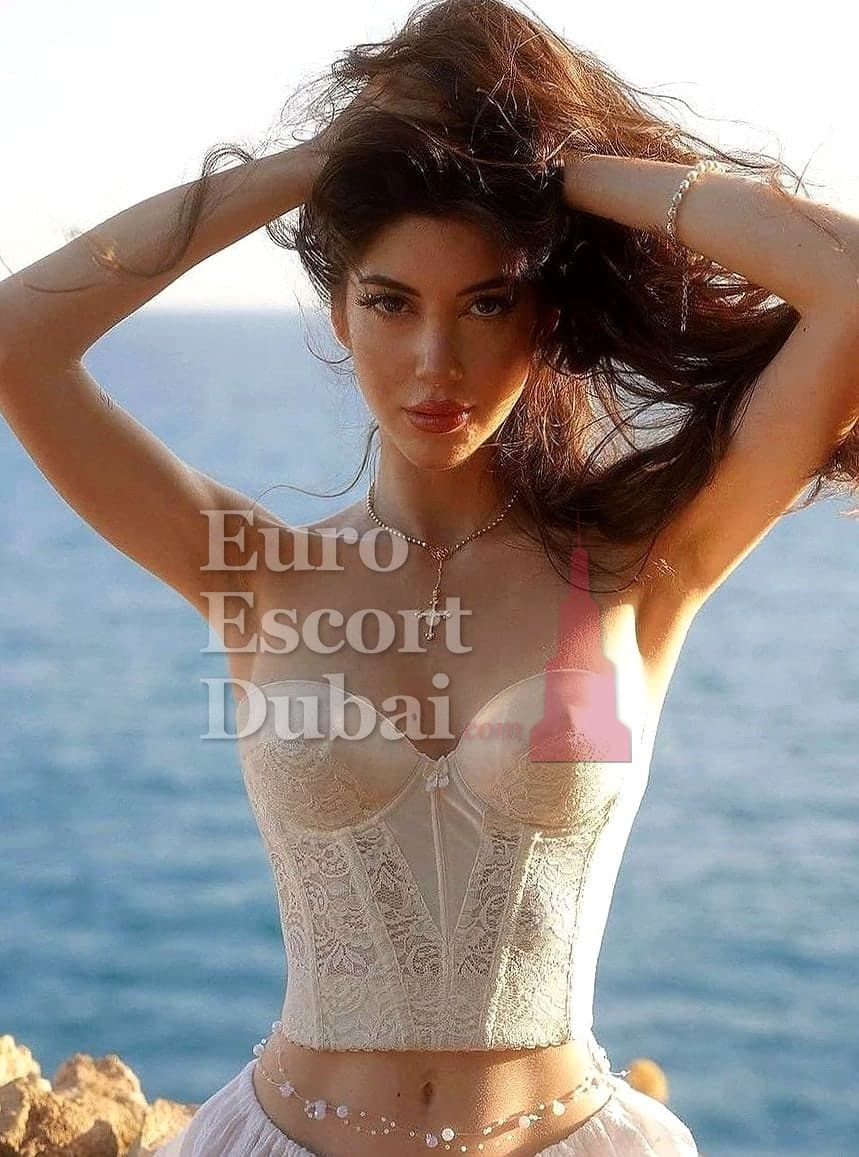 Amelia, 22, escort in Ras Al Khaimah — 170 cm, brown hair (photo 3 of 6)