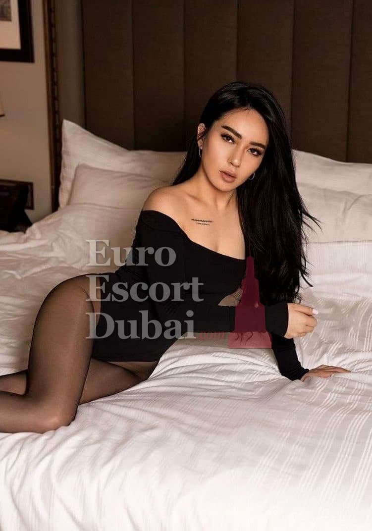 Suda, 31, escort in Dubai — black hair, 170 cm (photo 5 of 9)