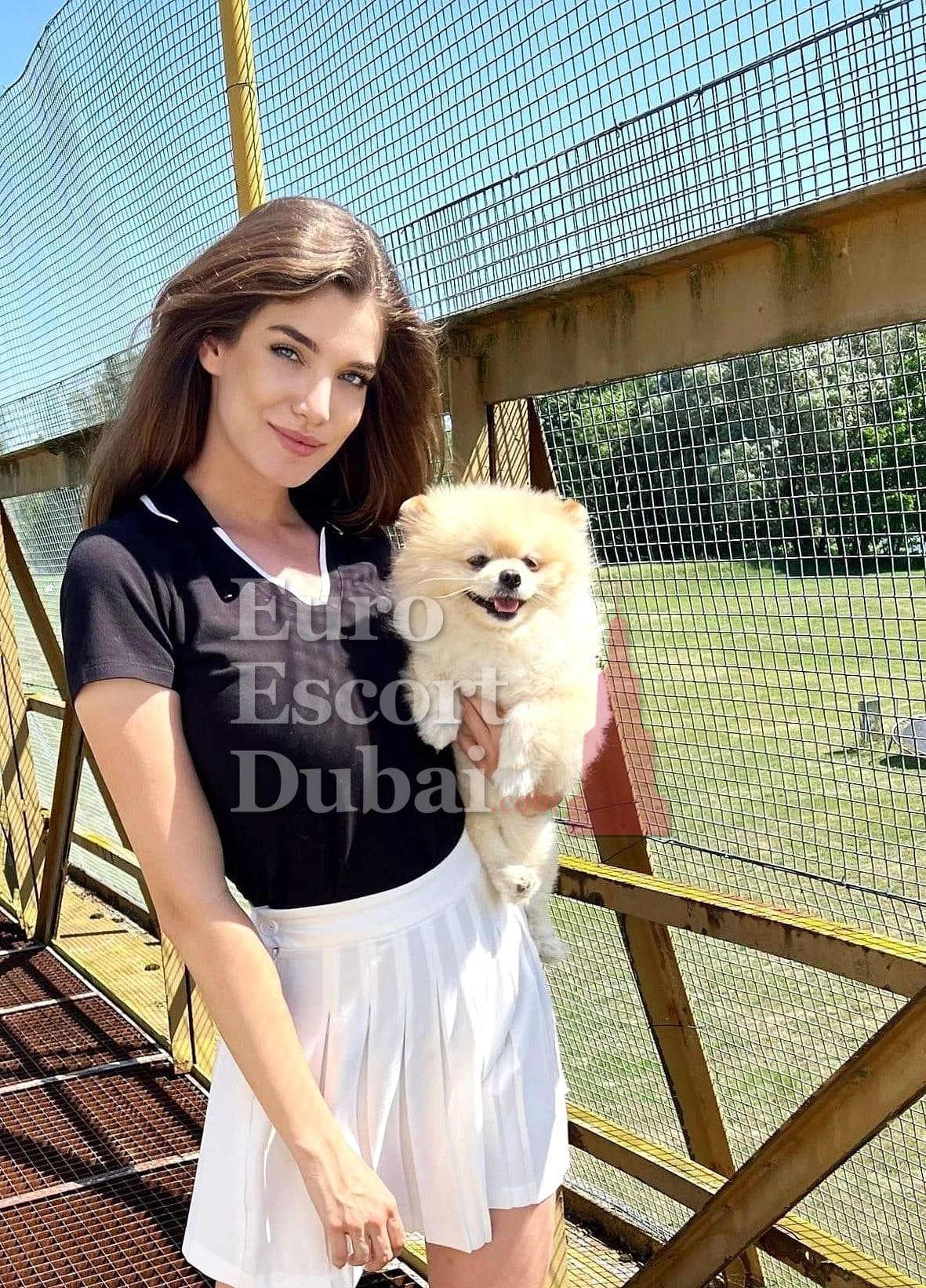 Talita, 30, escort in Dubai — 164 cm, blonde hair (photo 6 of 7)