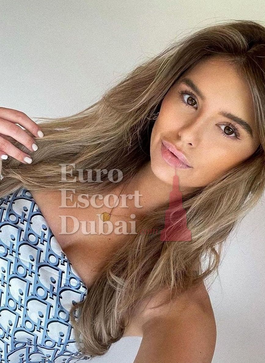 Daisy, 25, escort in Dubai — 169 cm, brown hair (photo 6 of 6)