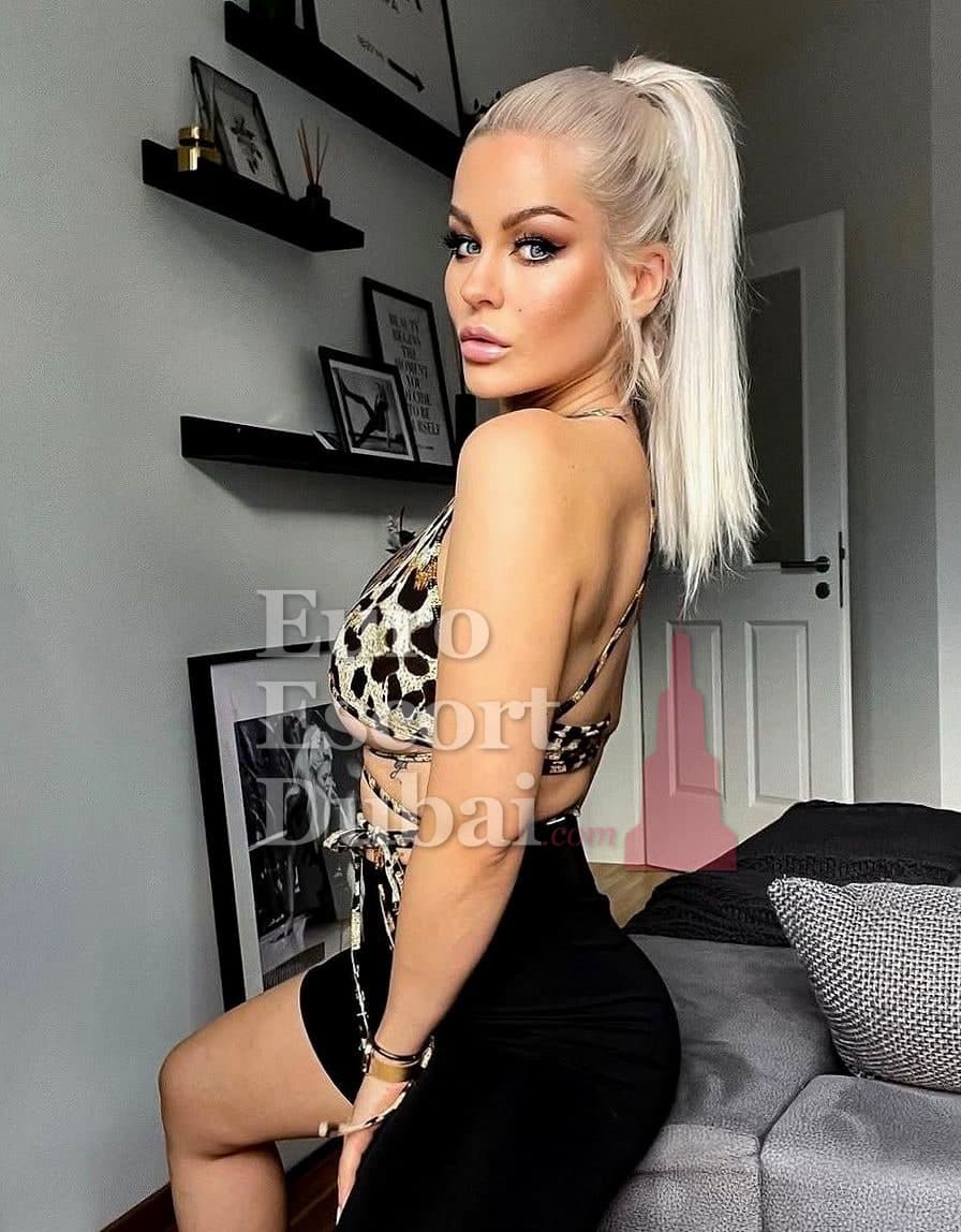 Agathe, 23, escort in Dubai — 168 cm, blonde hair (photo 3 of 5)
