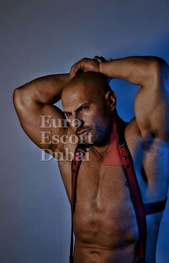 Zane, 38, escort in Dubai — black hair, 178 cm (photo 11 of 11)