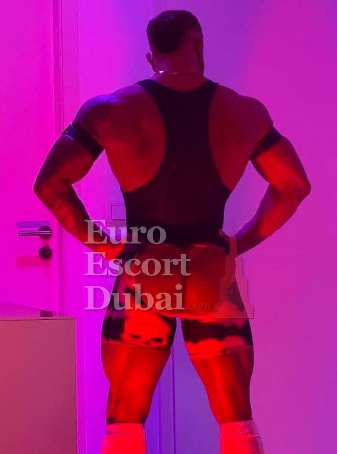 Aaron, 32, escort in Ajman — 183 cm, brown hair (photo 4 of 11)