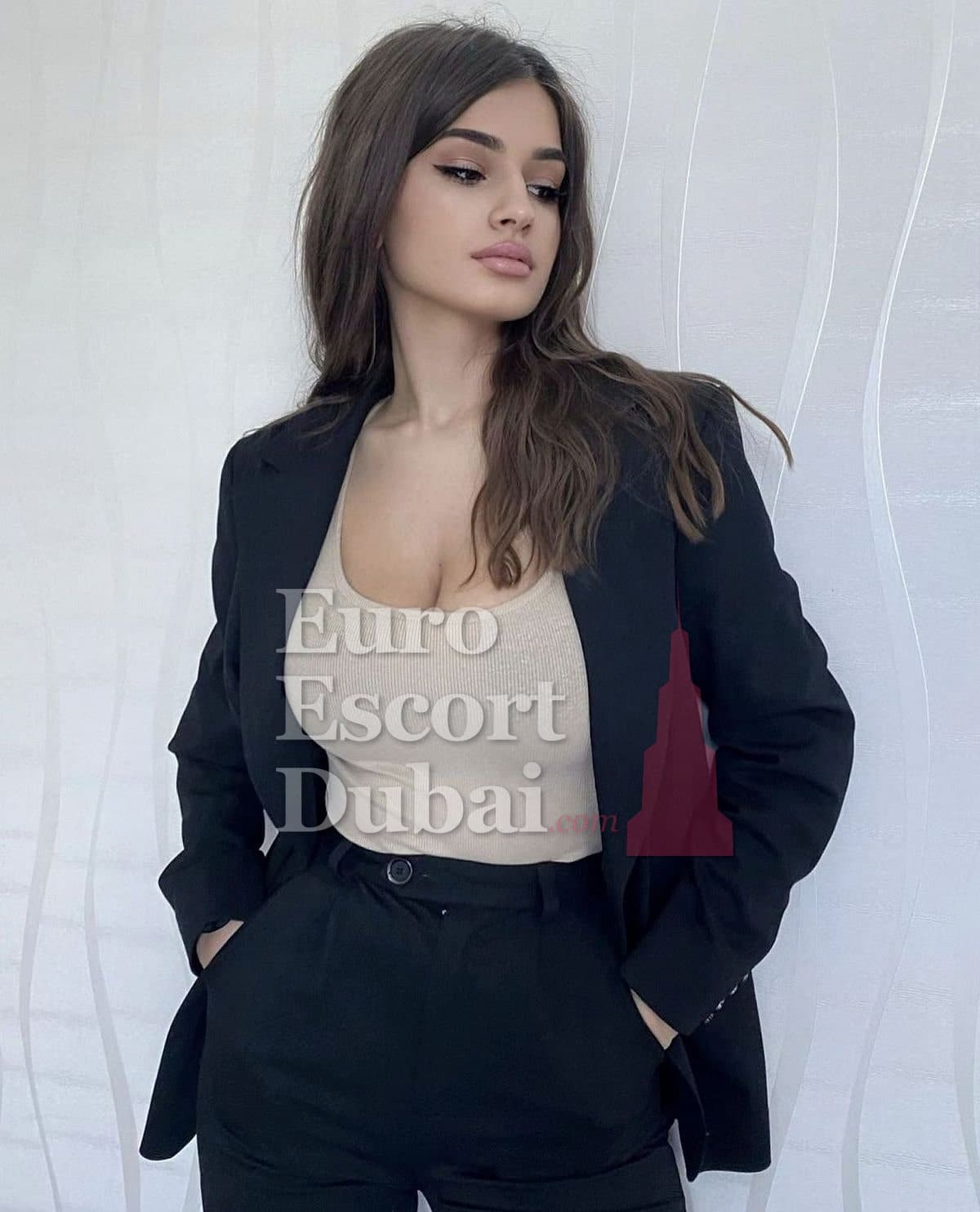Athena, 27, escort in Dubai — 172 cm, black hair (photo 3 of 6)