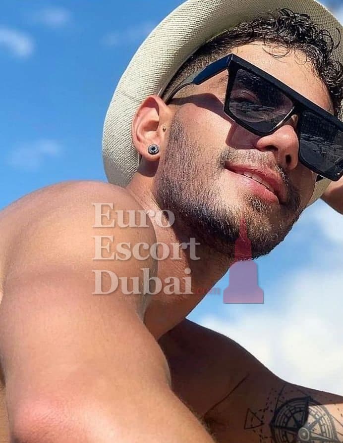 Konstantin, 26, escort in Dubai — black hair, 183 cm (photo 13 of 13)