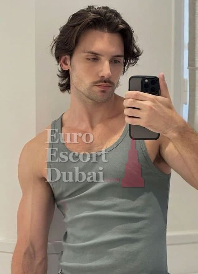 Ethan, 32, escort in Dubai — 183 cm, brown hair (photo 10 of 10)