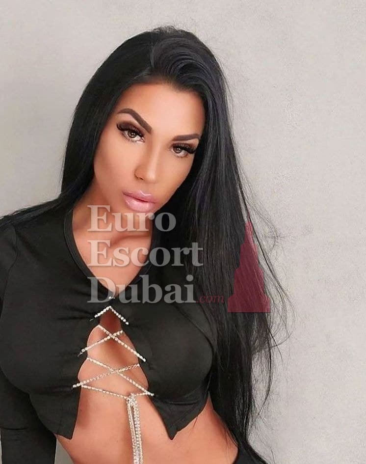 Jana, 31, escort in Dubai — brown hair, 171 cm (photo 3 of 6)