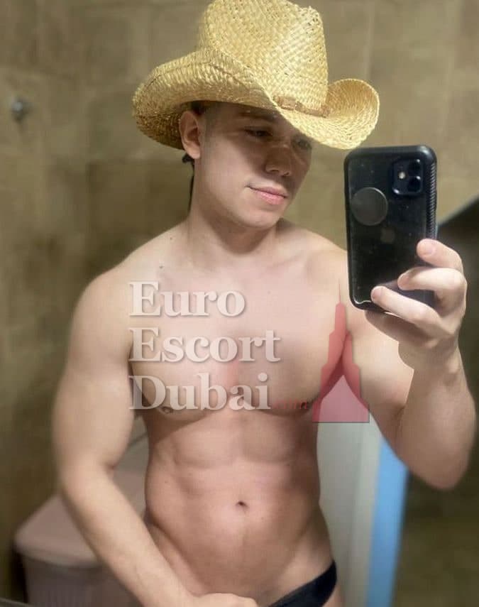 Cameron, 28, escort in Dubai — black hair, 175 cm (photo 11 of 13)