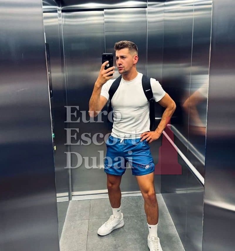 Brandon, 26, escort in Dubai — 178 cm, brown hair (photo 2 of 13)