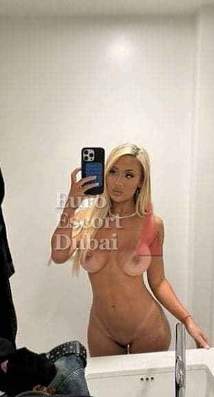 Kristine, 26, escort in Ajman — black hair, 167 cm (photo 1 of 4)