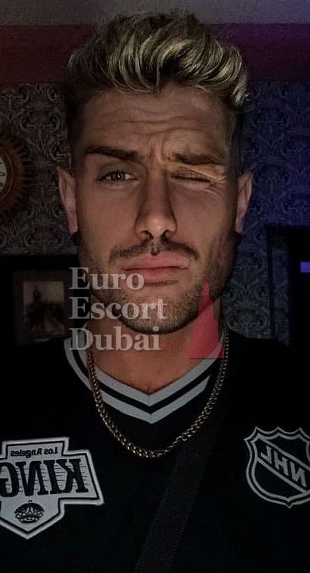 Arjun, 30, escort in Dubai — blonde hair, 190 cm (photo 3 of 5)
