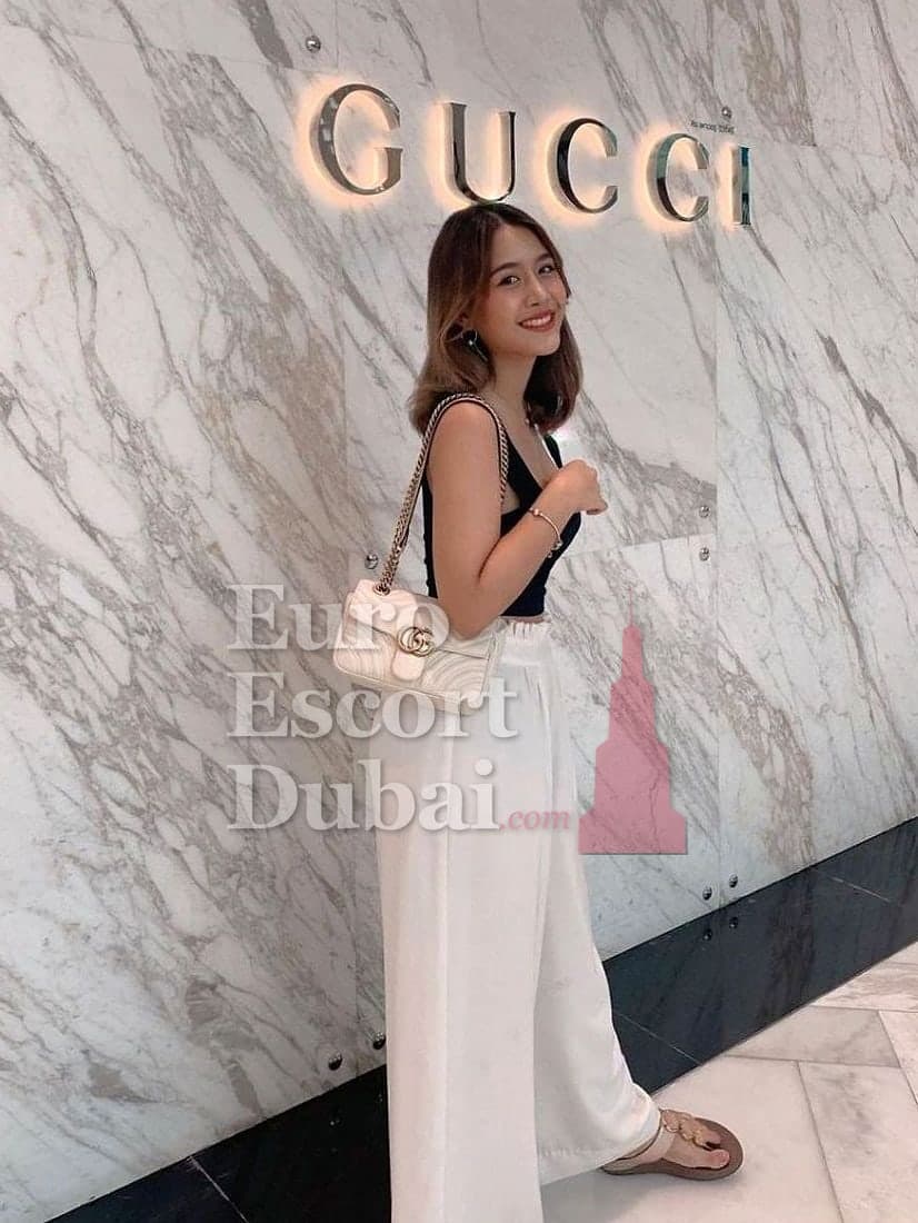 Melati, 24, escort in Dubai — black hair, Indonesian (photo 4 of 5)