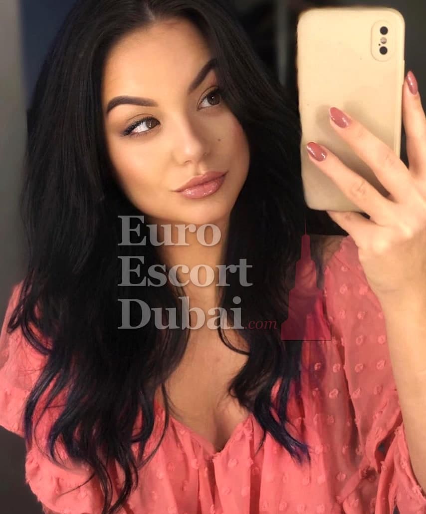Dilek, 26, escort in Ras Al Khaimah — black hair, Turkish (photo 4 of 5)