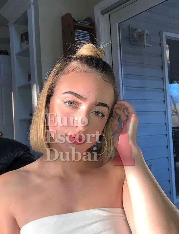 Brooke, 26, escort in Dubai — brown hair, German (photo 1 of 10)