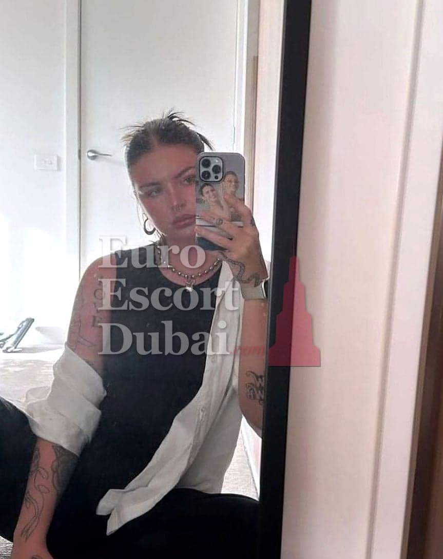 Carolina, 31, escort in Dubai — black hair, Spanish (photo 1 of 5)