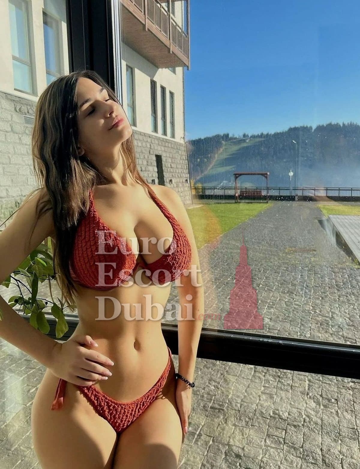 Athena, 27, escort in Dubai — German, 172 cm (photo 5 of 6)