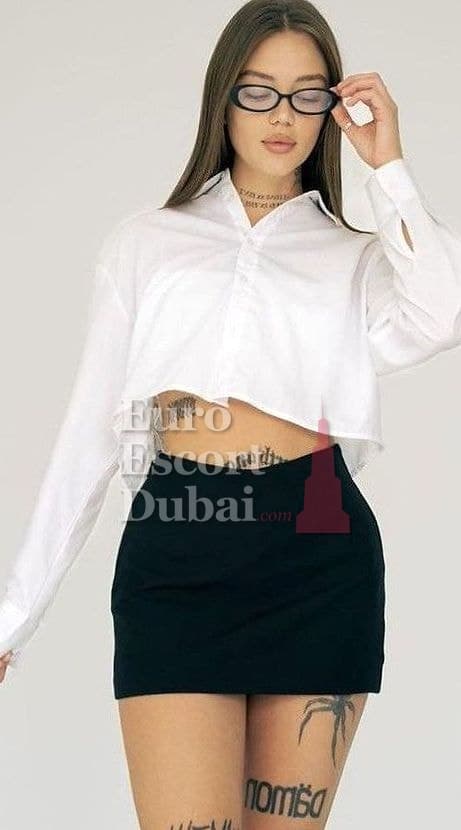 Agata, 23, escort in Dubai — brown hair, Russian (photo 10 of 13)