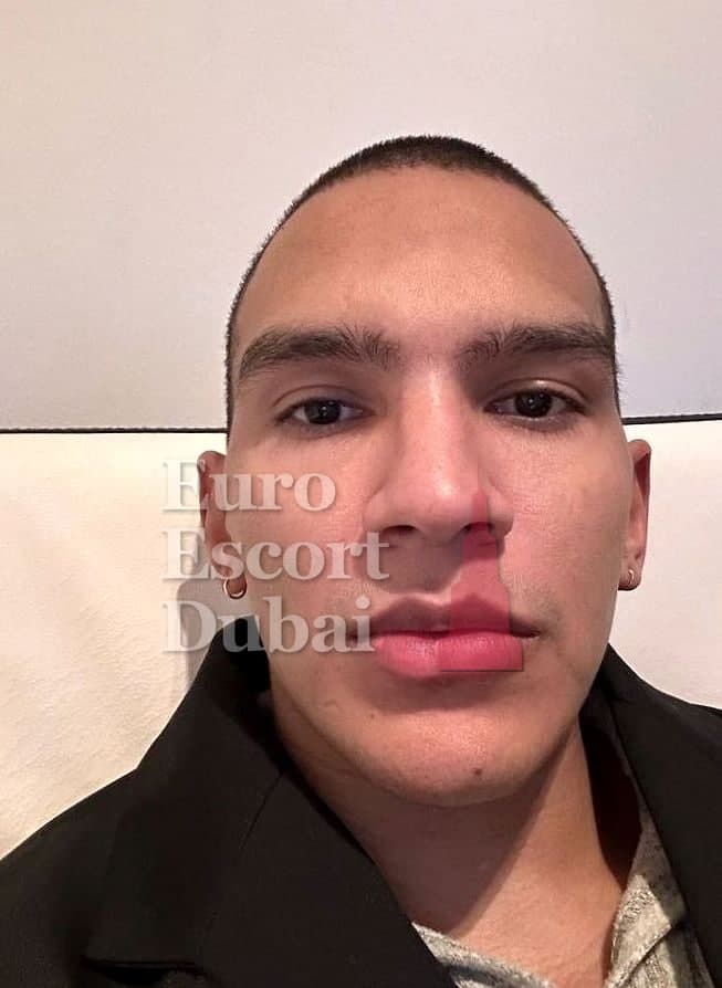 Viktor, 28, escort in Dubai — black hair, 180 cm (photo 11 of 13)