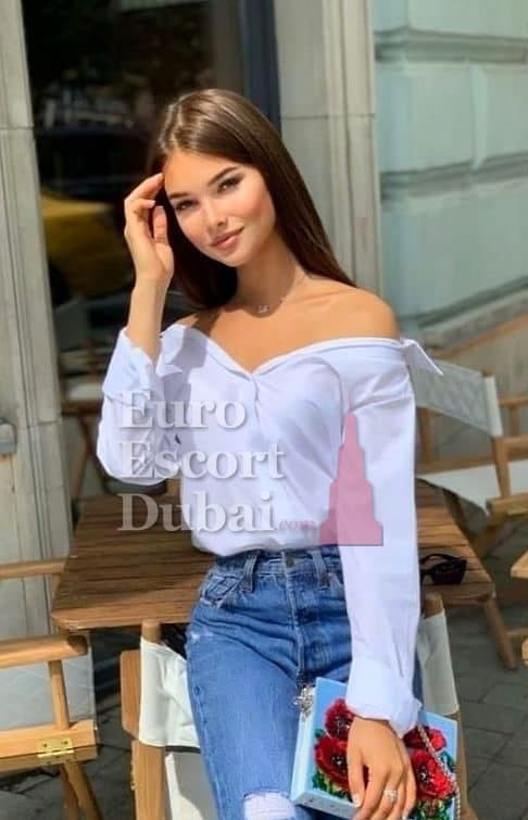 Francesca, 45, escort in Abu Dhabi — 160 cm, brown hair (photo 2 of 7)