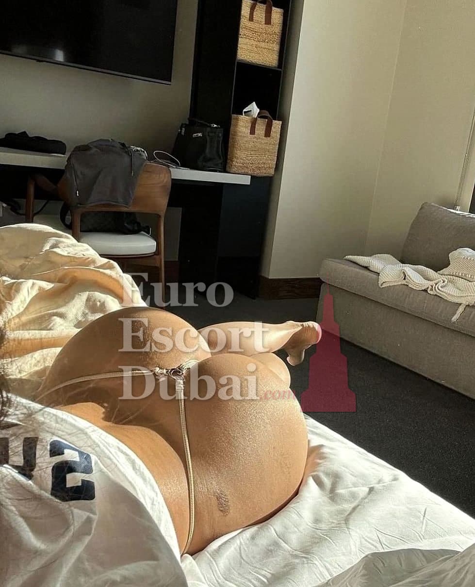 Cansu, 28, escort in Dubai — 165 cm, black hair (photo 6 of 7)