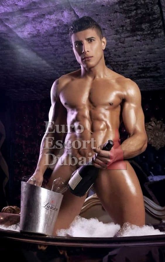 Derek, 28, escort in Abu Dhabi — 178 cm, brown hair (photo 10 of 13)