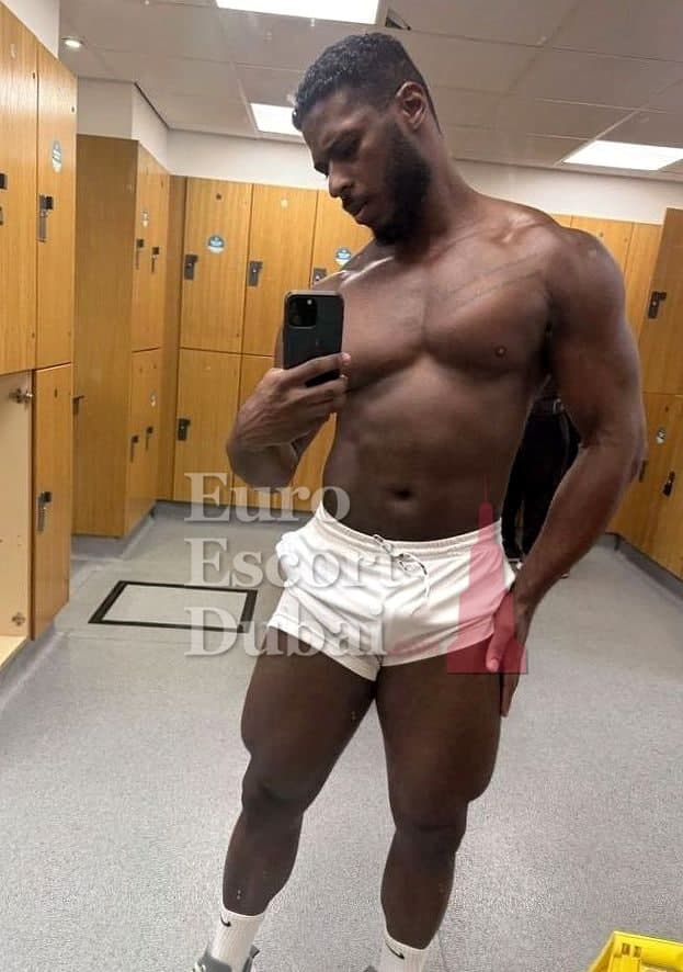 Owen, 29, escort in Dubai — 183 cm, black hair (photo 6 of 13)