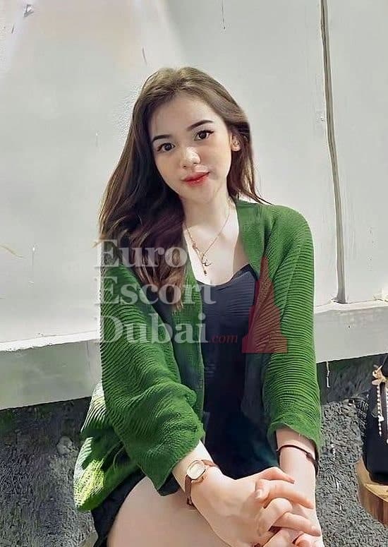 Putri, 25, escort in Dubai — 166 cm, blonde hair (photo 3 of 5)