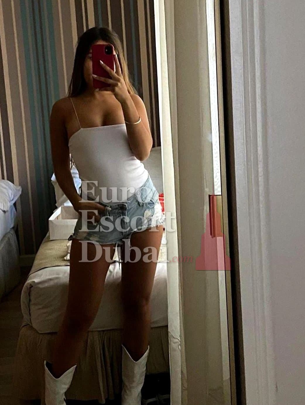 Ela, 23, escort in Dubai — Turkish, 162 cm (photo 2 of 5)