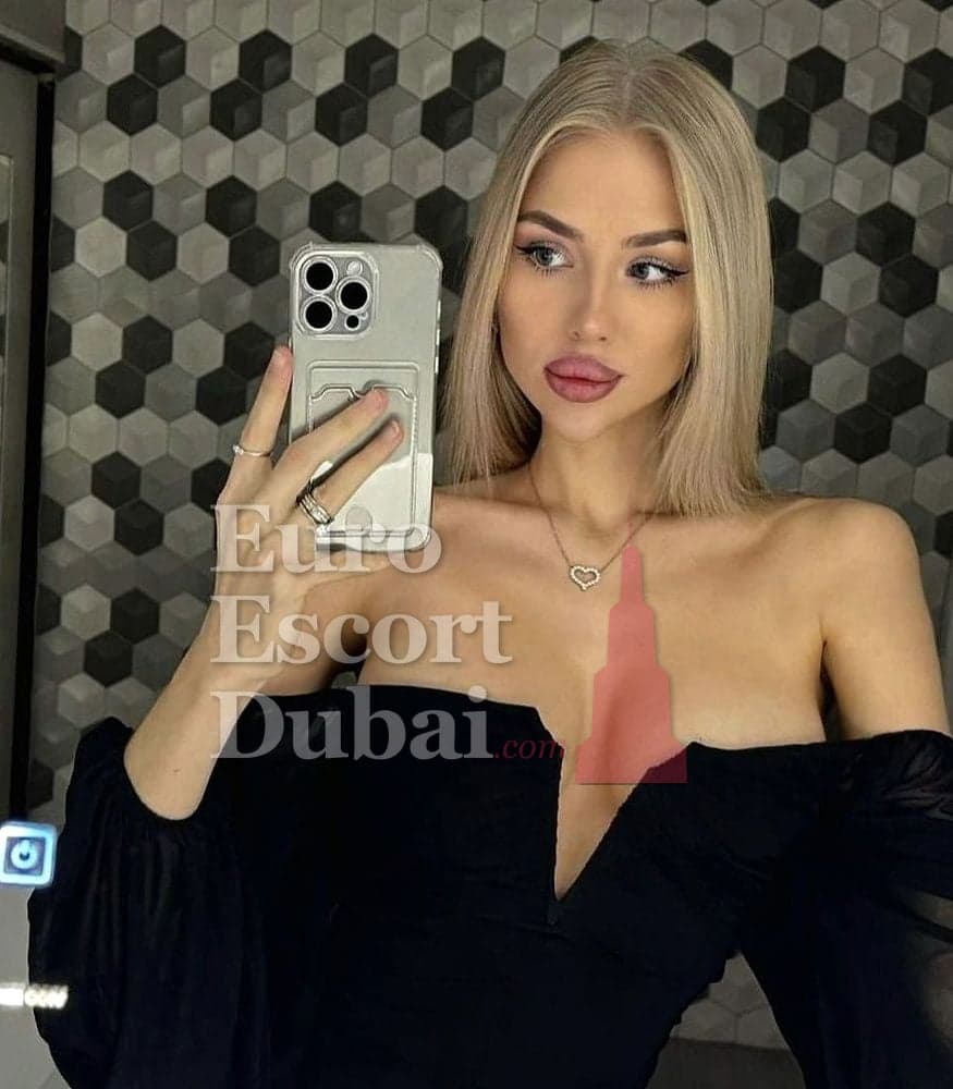 Maelle, 23, escort in Dubai — blonde hair, 170 cm (photo 1 of 10)