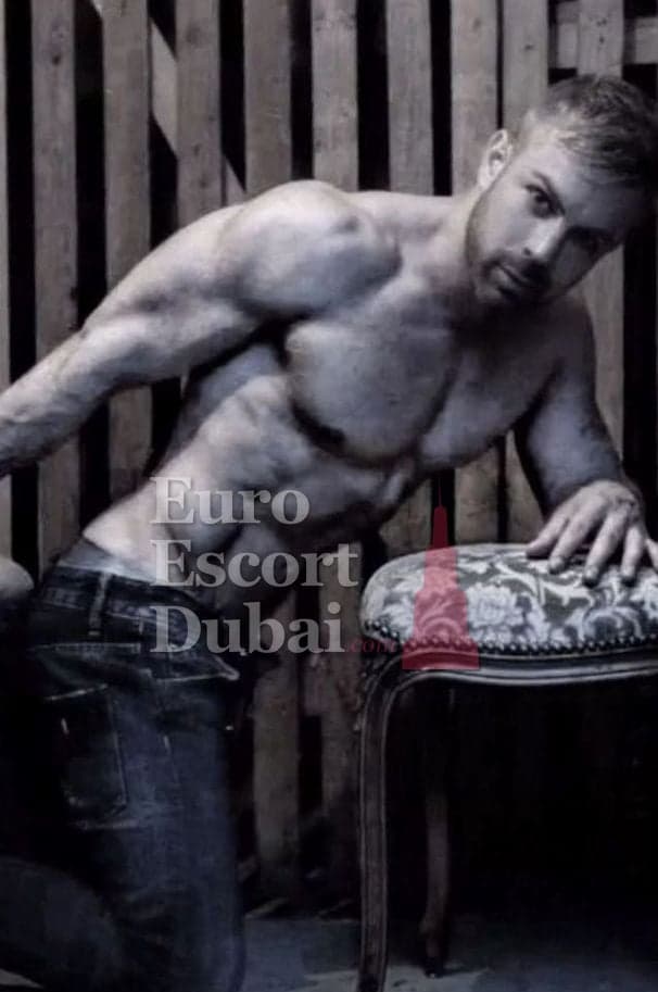 Max, 31, escort in Abu Dhabi — blonde hair, 178 cm (photo 13 of 13)