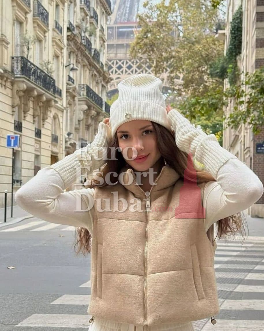 Arielle, 25, escort in Dubai — 168 cm, brown hair (photo 6 of 6)