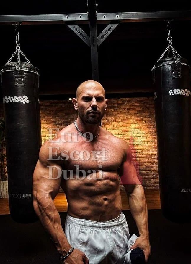 Zane, 38, escort in Dubai — black hair, 178 cm (photo 3 of 11)