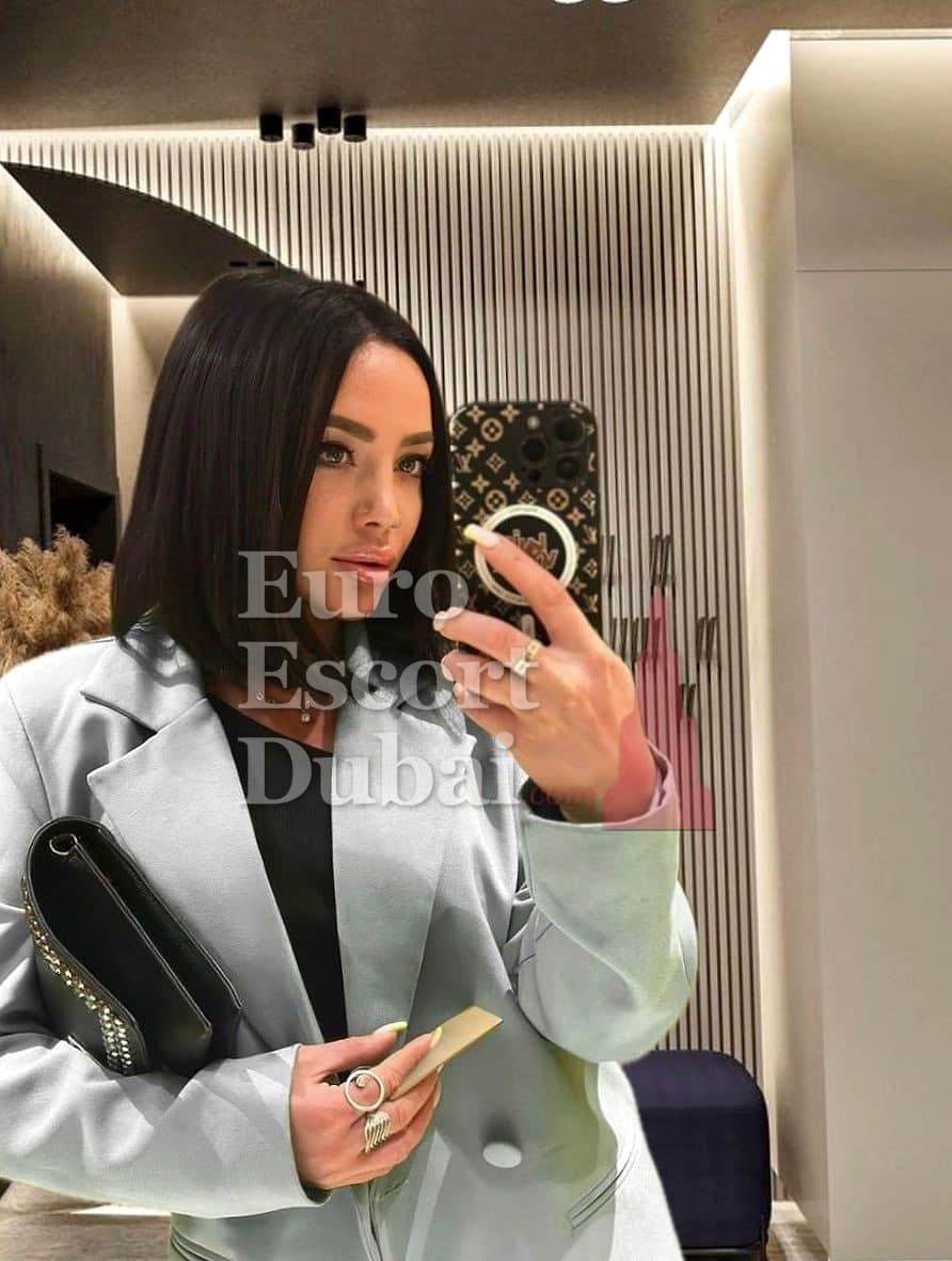 Sude, 28, escort in Dubai — 165 cm, brown hair (photo 8 of 10)