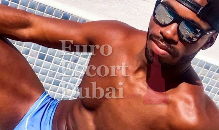 Thomas, 33, escort in Dubai — 198 cm, black hair (photo 2 of 7)