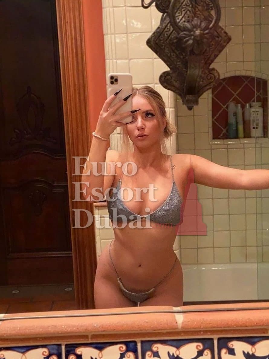 Esme, 26, escort in Dubai — German, 168 cm (photo 2 of 5)