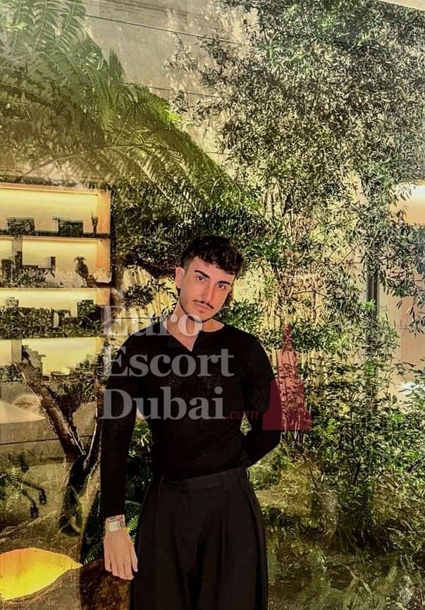Waleed, 23, escort in Dubai — 175 cm, brown hair (photo 12 of 13)