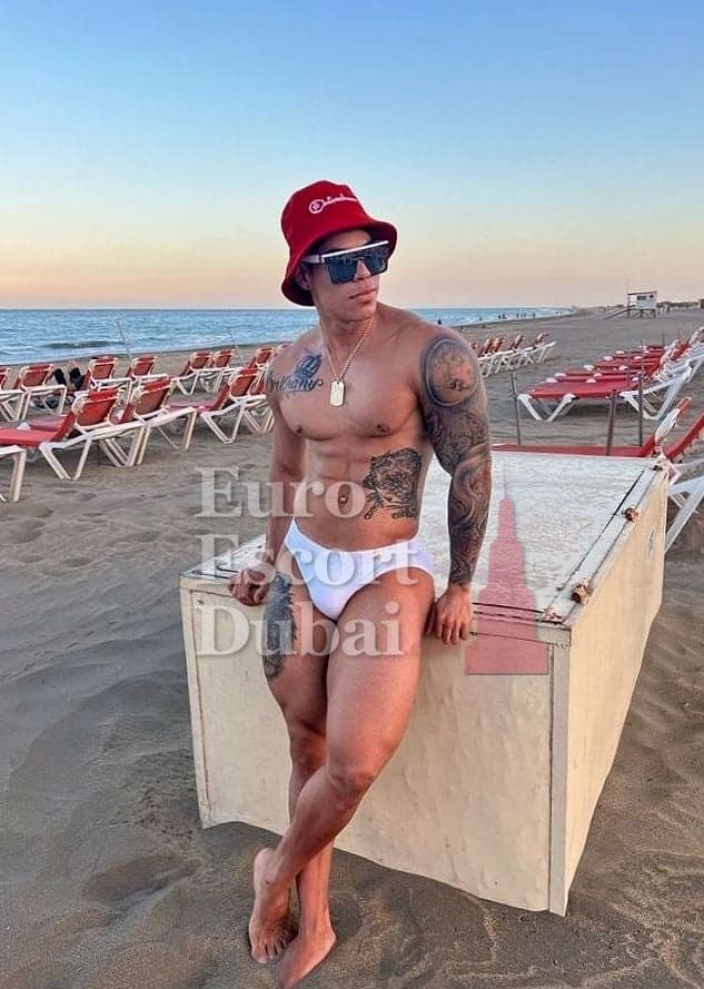 Javier, 26, escort in Abu Dhabi — black hair, 178 cm (photo 7 of 13)