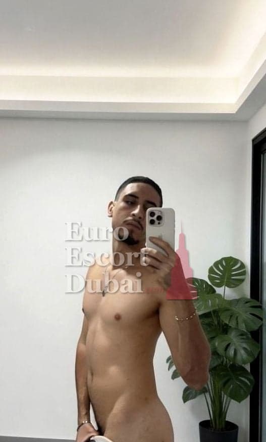 Jack, 24, escort in Dubai — 185 cm, black hair (photo 2 of 7)