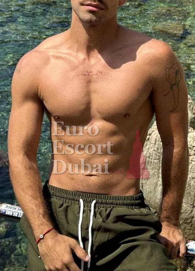 Jorge, 29, escort in Dubai — 170 cm, black hair (photo 6 of 6)