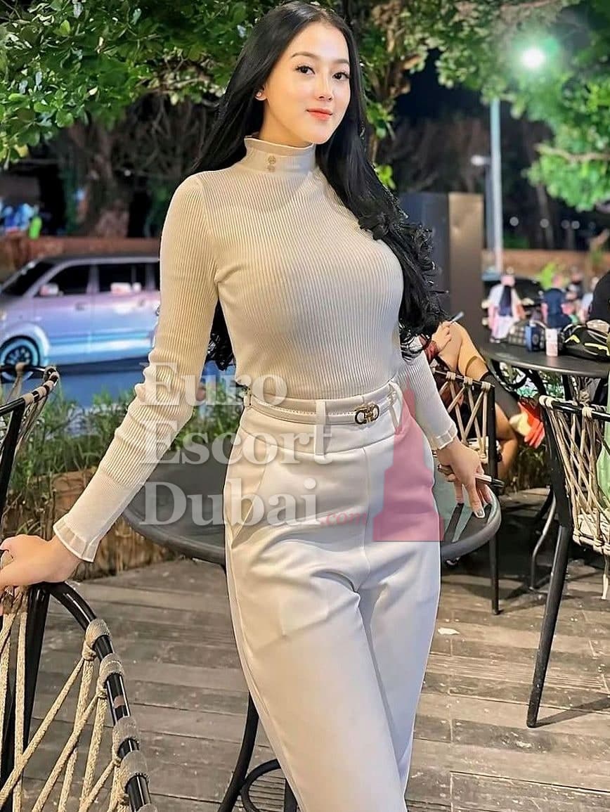 Kannika, 23, escort in Dubai — Indonesian, 165 cm (photo 5 of 6)
