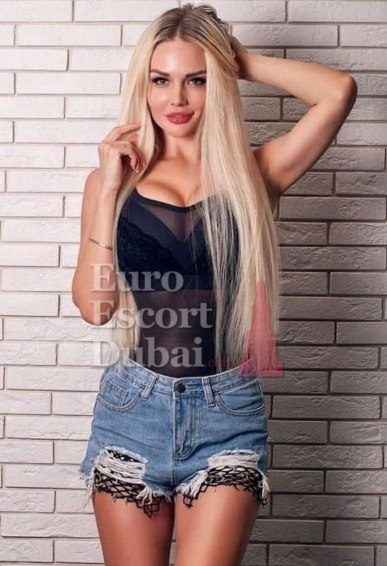 Elise, 27, escort in Dubai — 169 cm, blonde hair (photo 4 of 5)