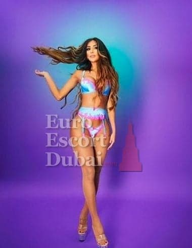 Fernanda, 22, escort in Abu Dhabi — brown hair, Colombian (photo 13 of 13)