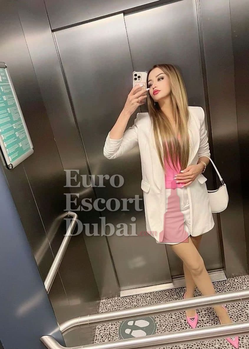 Norah, 25, escort in Sharjah — 170 cm, blonde hair (photo 4 of 4)
