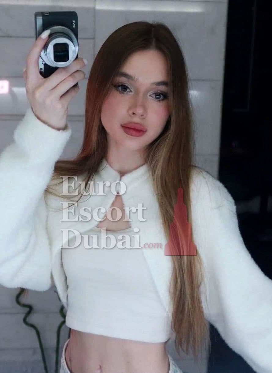 Snezhana, 20, escort in Dubai — French, 168 cm (photo 2 of 6)