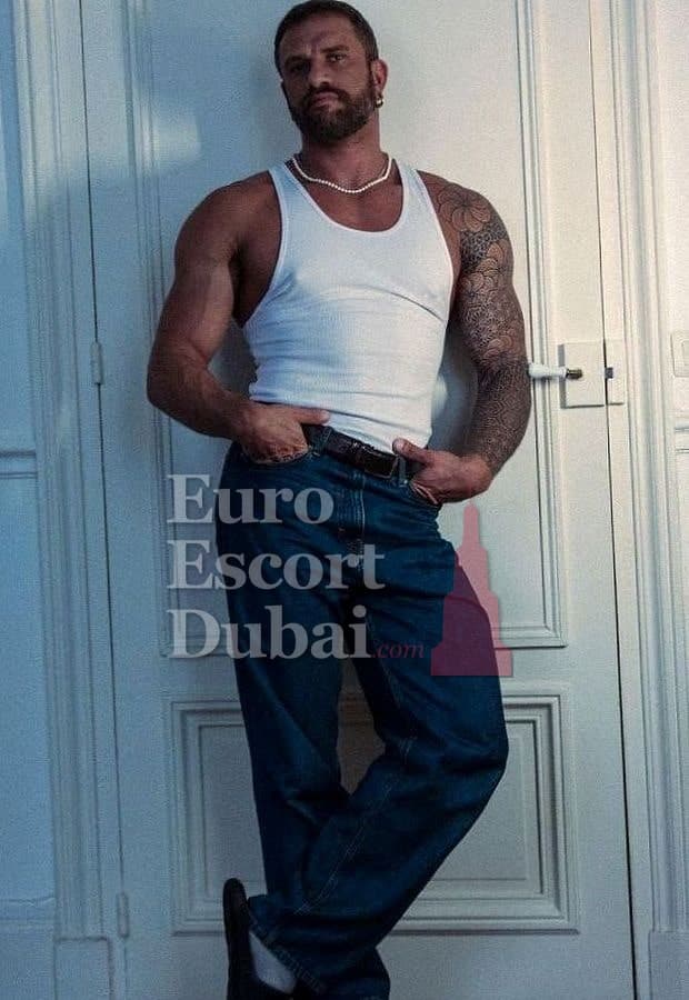 Aaron, 32, escort in Ajman — brown hair, 183 cm (photo 5 of 11)