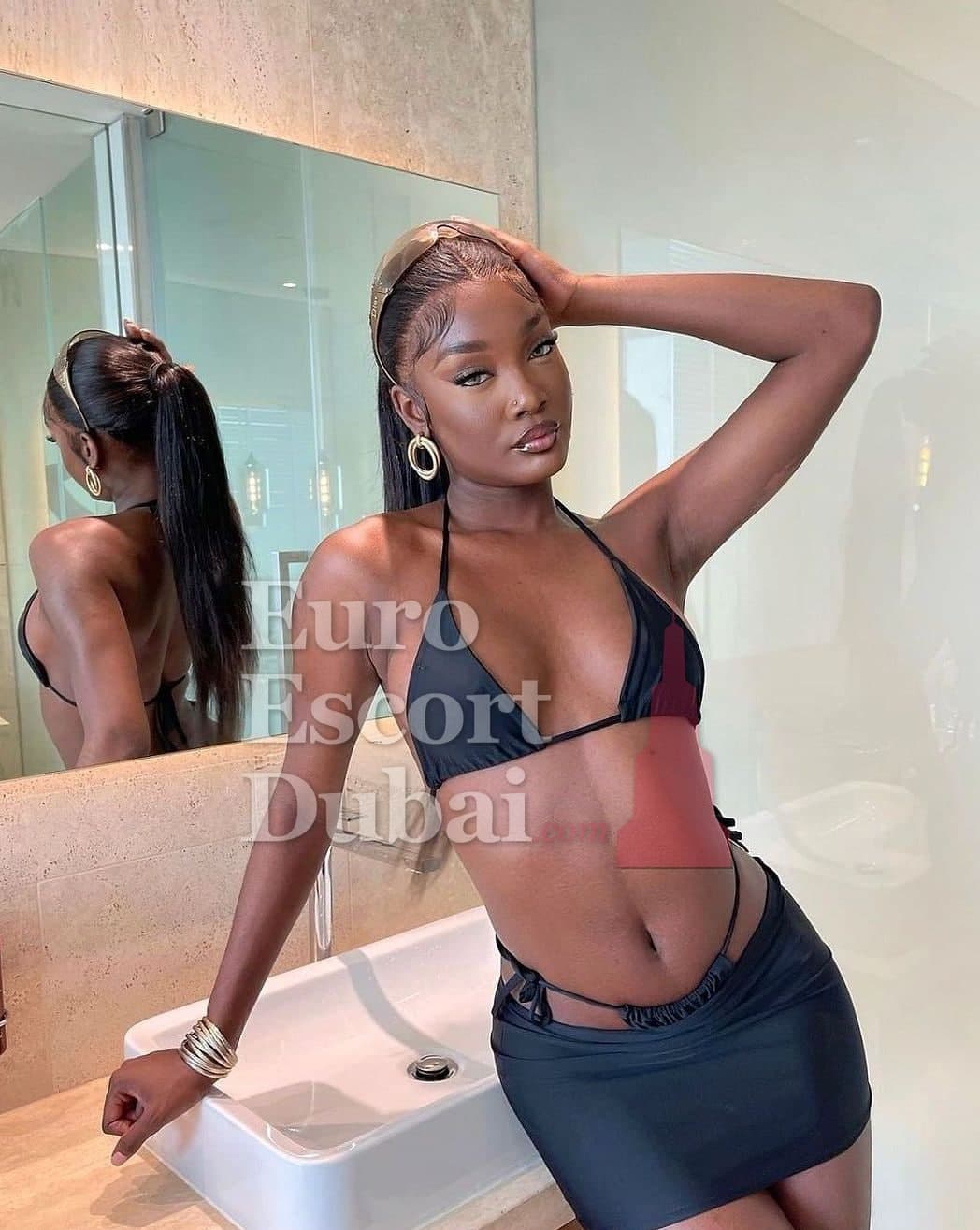 Tiwa, 27, escort in Dubai — 168 cm, black hair (photo 6 of 7)