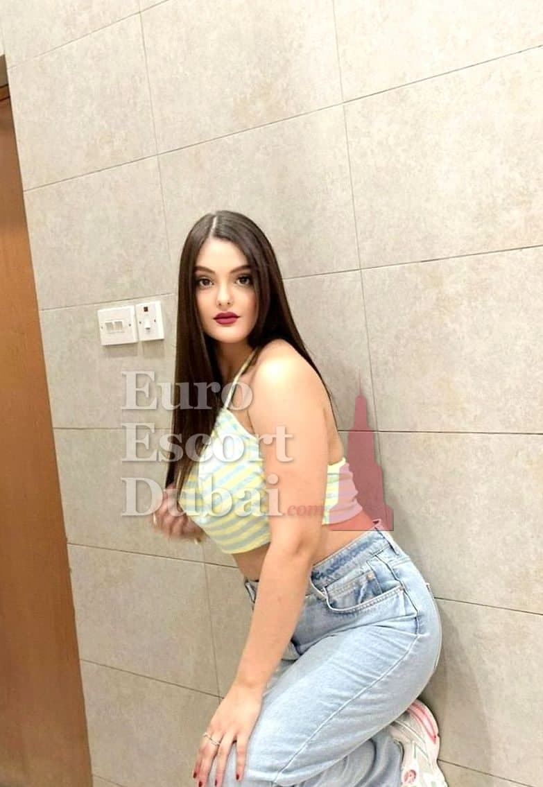 Haifa, 26, escort in Abu Dhabi — 178 cm, black hair (photo 3 of 9)